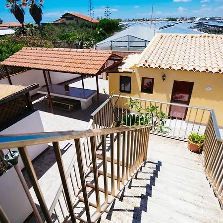 בית נופש Mediterranean Sunset סנטה קרוצ'ה קמרינה